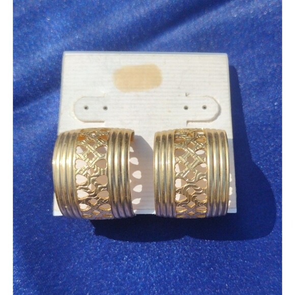 Wide Goldtone Curved Half Hoop Earrings with Basket Weave Center - Picture 1 of 3